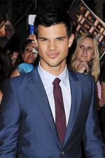 Taylor Lautner confused by British chat