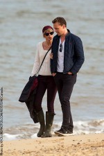 Tom Hiddleston avoids Taylor questions in awkward interview