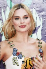 Margot Robbie signs movie deal with Warner Bros.