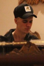 Justin Bieber gives impromptu performance at Toronto bar