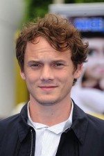 Star Trek crew attends Anton Yelchin's photo exhibit