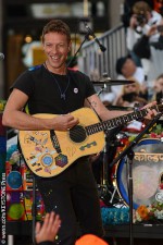 Chris Martin performs benefit concert at homeless shelter