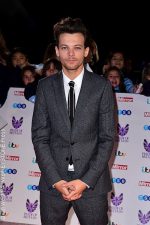 Louis Tomlinson arrested at airport after altercation - video