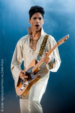 Prince's death scene covered with pills