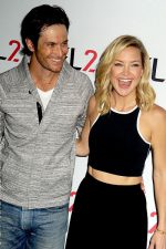 Kate Hudson threatened by father's former partner - update