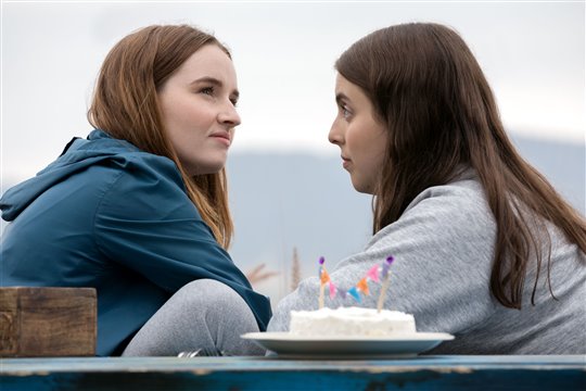 Kaitlyn Dever and Beanie Feldstein in Booksmart 