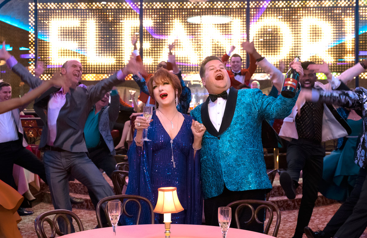 (L to R) MERYL STREEP, JAMES CORDEN in THE PROM. Cr. MELINDA SUE GORDON/NETFLIX © 2020