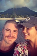 Stephen Amell kicked off flight after blowing up at wife