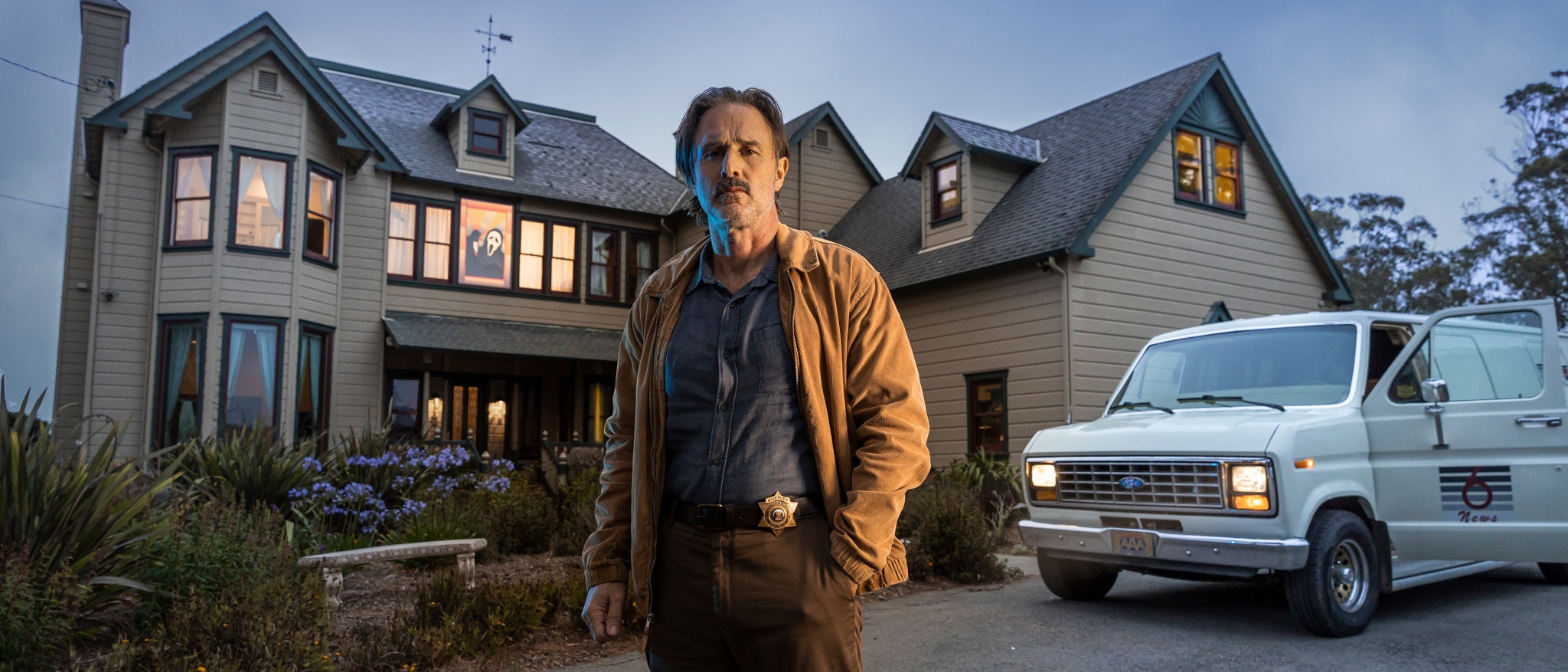 David Arquette in front of the original Scream house. Photo credit: Helynn Ospina/Airbnb