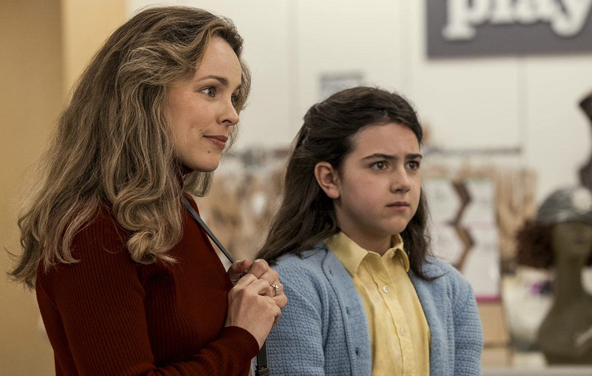 Rachel McAdams and Abby Ryder Fortson in Are You There God? It's Me, Margaret. Photo by Dana Hawley/2022 Lionsgate. 
